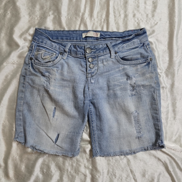 No Boundaries Distressed Stretch Raw Hem Bermuda Denim Blue Jean Shorts Size 9 - Picture 1 of 14